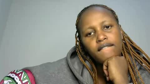 Snapshot of miss_vall chatting on February 3, 2025, 9:19 am miss_vall online show from February 3, 2025, 9:19 am