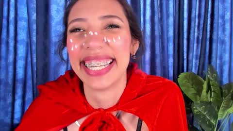 Snapshot of miss_veronica2 chatting on October 31, 2025, 1:01 pm Miss Veronica online show from October 31, 2025, 1:01 pm