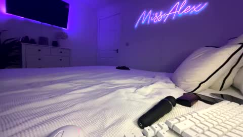  Miss Alex  online show from January 7, 2026, 1:19 am