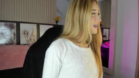 misscheelsee_as online show from October 6, 2025, 10:18 pm