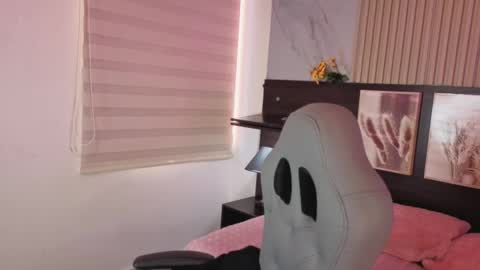 misscheelsee_as online show from October 15, 2025, 2:50 pm