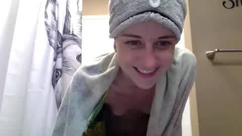 MissEeva online show from March 5, 2026, 8:05 pm