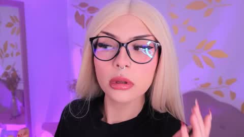 Snapshot of misselektra__ chatting on October 8, 2025, 4:43 am ELEKTRA online show from October 8, 2025, 4:43 am