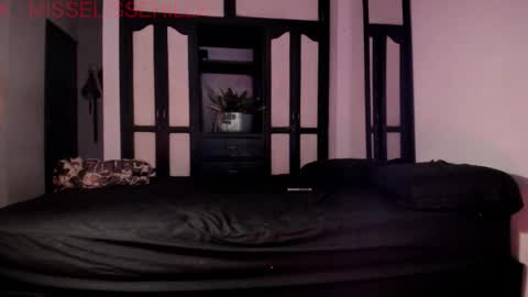 Snapshot of misselissehillx chatting on November 12, 2025, 5:13 pm Miss Elisse H. online show from November 12, 2025, 5:13 pm