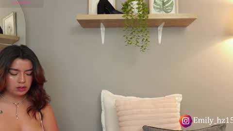 Snapshot of missemily_11 chatting on November 27, 2025, 9:11 am Yuliana online show from November 27, 2025, 9:11 am