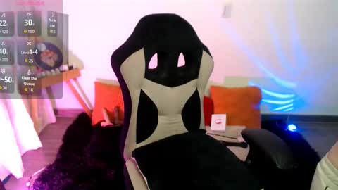 Luna online show from January 7, 2026, 2:03 am