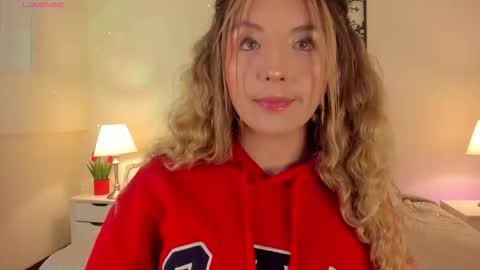Bella Castillo online show from November 4, 2025, 12:48 pm