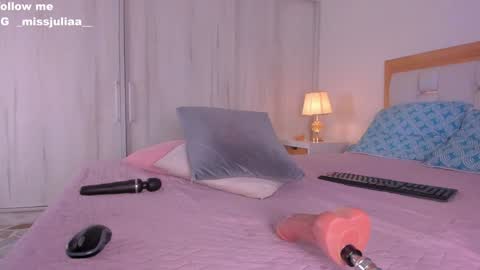 Snapshot of missjuliaa_ chatting on December 12, 2024, 6:57 am A N N Y online show from December 12, 2024, 6:57 am