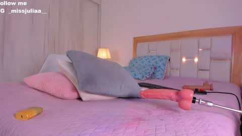 Snapshot of missjuliaa_ chatting on December 12, 2024, 10:02 am A N N Y online show from December 12, 2024, 10:02 am