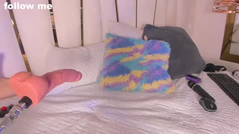 Snapshot of missjuliaa_ chatting on December 19, 2024, 2:57 pm A N N Y online show from December 19, 2024, 2:57 pm