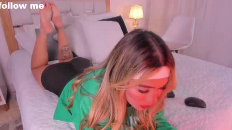 Snapshot of missjuliaa_ chatting on February 5, 2025, 3:13 am A N N Y online show from February 5, 2025, 3:13 am