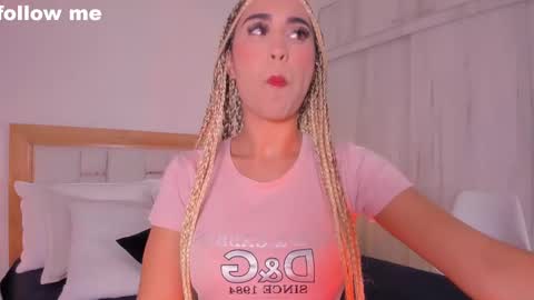 Snapshot of missjuliaa_ chatting on February 28, 2025, 7:25 pm A N N Y online show from February 28, 2025, 7:25 pm