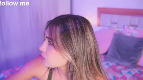 Snapshot of missjuliaa_ chatting on September 18, 2025, 3:19 am A N N Y online show from September 18, 2025, 3:19 am