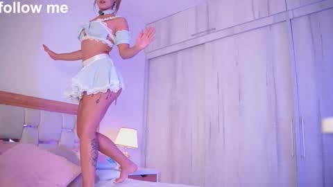 Snapshot of missjuliaa_ chatting on September 20, 2025, 11:55 am A N N Y online show from September 20, 2025, 11:55 am