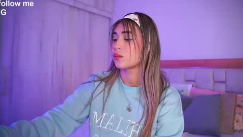 Snapshot of missjuliaa_ chatting on September 24, 2025, 11:46 am A N N Y online show from September 24, 2025, 11:46 am