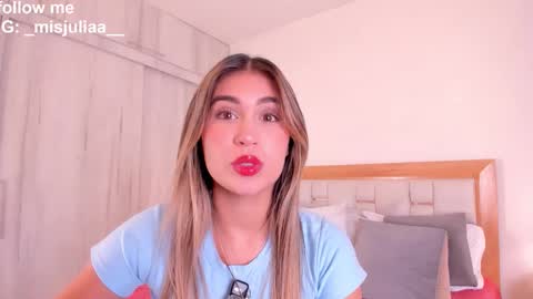 Snapshot of missjuliaa_ chatting on October 2, 2025, 3:13 am A N N Y online show from October 2, 2025, 3:13 am