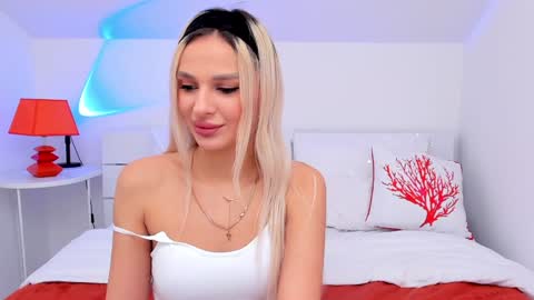 Snapshot of misslou_ chatting on January 26, 2025, 6:07 am Lou online show from January 26, 2025, 6:07 am
