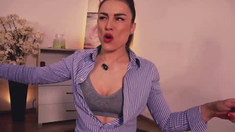 Lullu online show from November 22, 2025, 2:49 pm