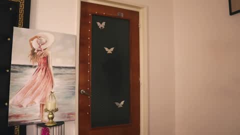 Lullu online show from April 15, 2026, 7:58 pm