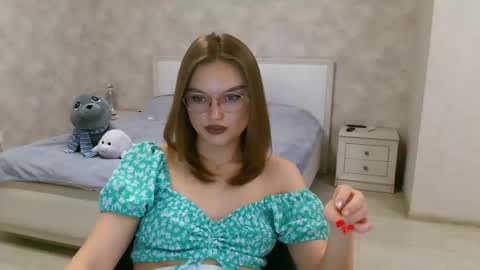 Snapshot of missmariat chatting on January 17, 2025, 9:28 pm OneGoddess online show from January 17, 2025, 9:28 pm