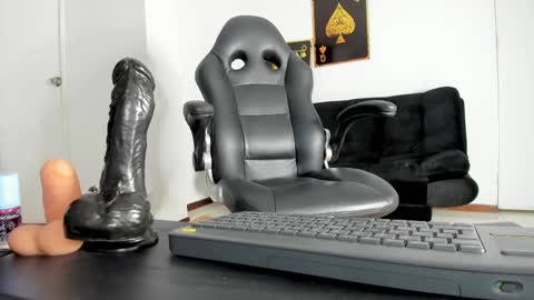 Snapshot of missmartinafeet chatting on February 13, 2025, 10:22 pm Martina online show from February 13, 2025, 10:22 pm