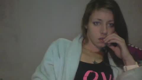 Snapshot of missmeandre chatting on December 19, 2024, 6:56 pm 4bdn couple online show from December 19, 2024, 6:56 pm