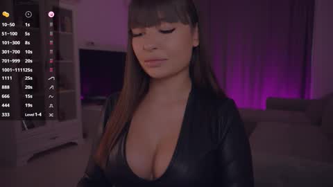 LUXXANDRA online show from November 23, 2025, 9:42 am