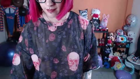 Miss Mia online show from October 10, 2025, 3:00 pm