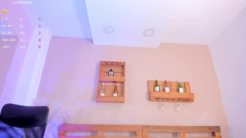 Snapshot of missmiaa_ chatting on October 22, 2025, 11:43 am Mia online show from October 22, 2025, 11:43 am