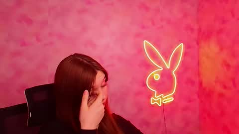 Mia online show from December 16, 2025, 12:43 pm