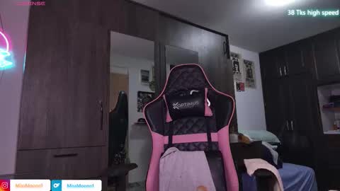 MissMoon online show from March 15, 2026, 5:08 pm