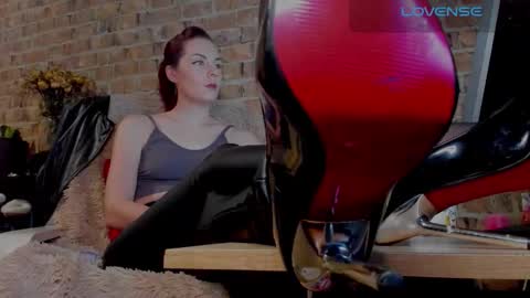 Snapshot of misspetitevenus chatting on February 23, 2026, 7:06 am Miss Venus online show from February 23, 2026, 7:06 am