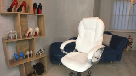 Miss Rhodes online show from January 8, 2025, 10:37 pm