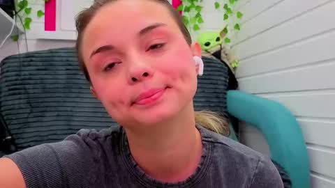 . online show from November 28, 2025, 6:05 am