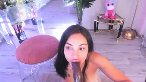 Sienna online show from July 11, 2026, 5:43 am