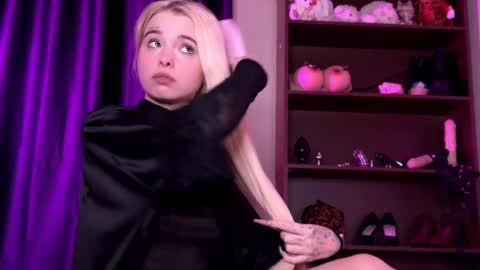 Misss Lola Angel online show from January 6, 2025, 1:52 pm