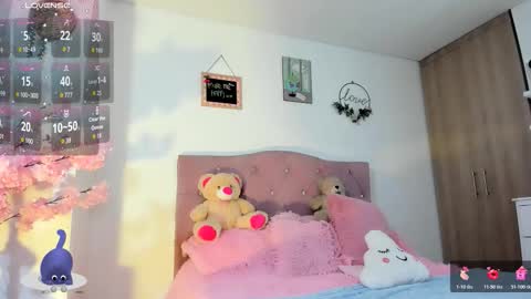 ... Independent model online show from February 26, 2026, 1:15 am