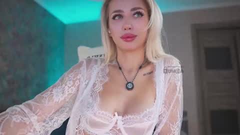 Snapshot of misstics_ chatting on October 12, 2025, 12:20 am Eva online show from October 12, 2025, 12:20 am