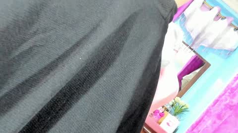 Snapshot of missvalentine18 chatting on December 6, 2024, 2:06 pm missvalentine18 online show from December 6, 2024, 2:06 pm