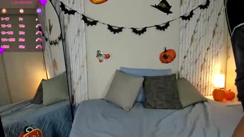 missvioleet online show from October 28, 2025, 5:26 pm