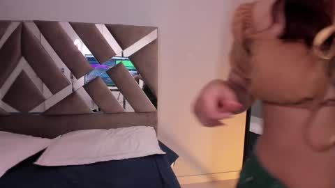 Snapshot of missy_davis chatting on February 24, 2025, 8:25 pm Miss online show from February 24, 2025, 8:25 pm