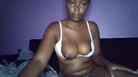 Snapshot of missy_vee chatting on February 18, 2026, 1:07 pm missy_vee online show from February 18, 2026, 1:07 pm