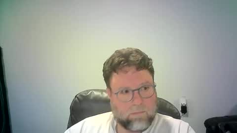 Mr. Happy online show from November 9, 2025, 4:44 am