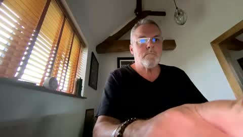 Misterblivs online show from April 2, 2026, 5:43 pm