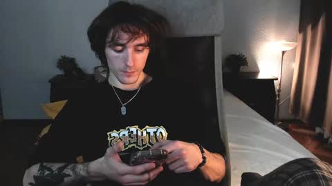Snapshot of misterhult chatting on December 7, 2024, 6:04 pm My name is Anton Bogatyrev online show from December 7, 2024, 6:04 pm