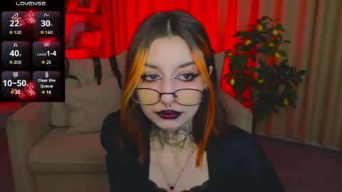 Marcelline online show from April 21, 2026, 1:53 am