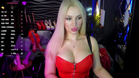 Snapshot of mistress_darsy chatting on December 2, 2024, 5:59 am Darsy online show from December 2, 2024, 5:59 am