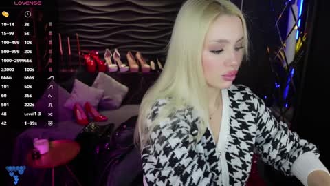 Snapshot of mistress_darsy chatting on December 17, 2024, 1:49 pm Darsy online show from December 17, 2024, 1:49 pm