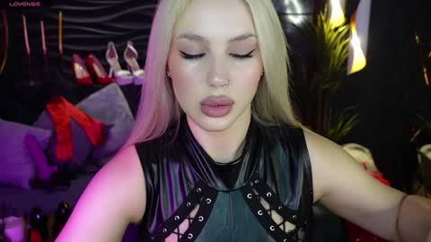 Snapshot of mistress_darsy chatting on December 26, 2024, 1:54 pm Darsy online show from December 26, 2024, 1:54 pm