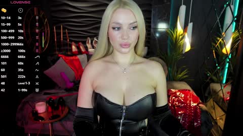 Snapshot of mistress_darsy chatting on January 21, 2025, 2:05 pm Darsy online show from January 21, 2025, 2:05 pm